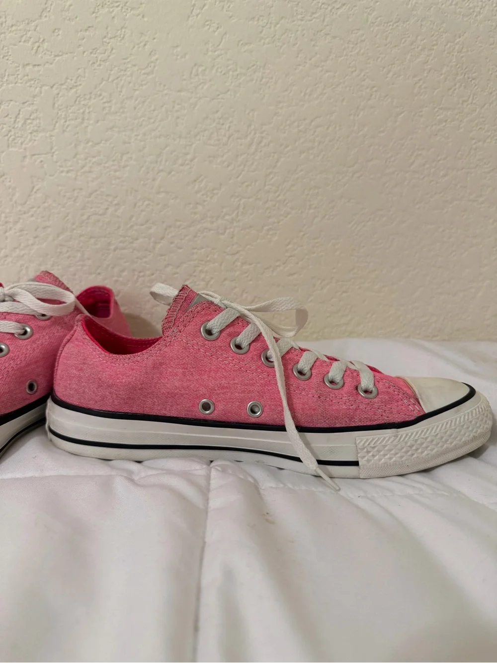 Converse Chuck Taylor All-Star Low Top Sneakers in Light Pink - Picture 2 of 8